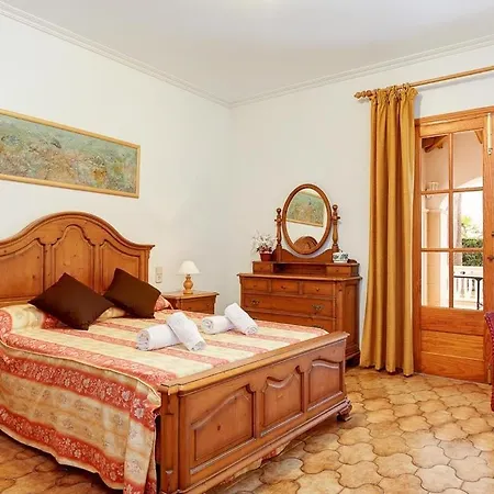 Cala Blanca Sleeps 9 Pool Wifi *