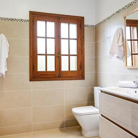 Cala Blanca Sleeps 9 Pool Wifi Cala Blanca (Menorca)