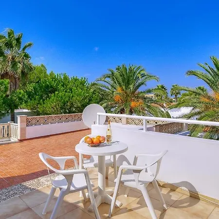 Cala Blanca Sleeps 9 Pool Wifi Villa *